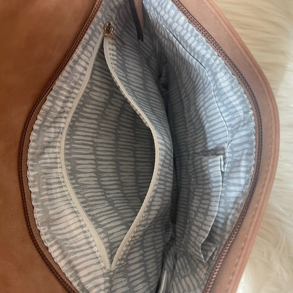 Gorgeous pockets galore crossbody bag - Picture 2 of 4